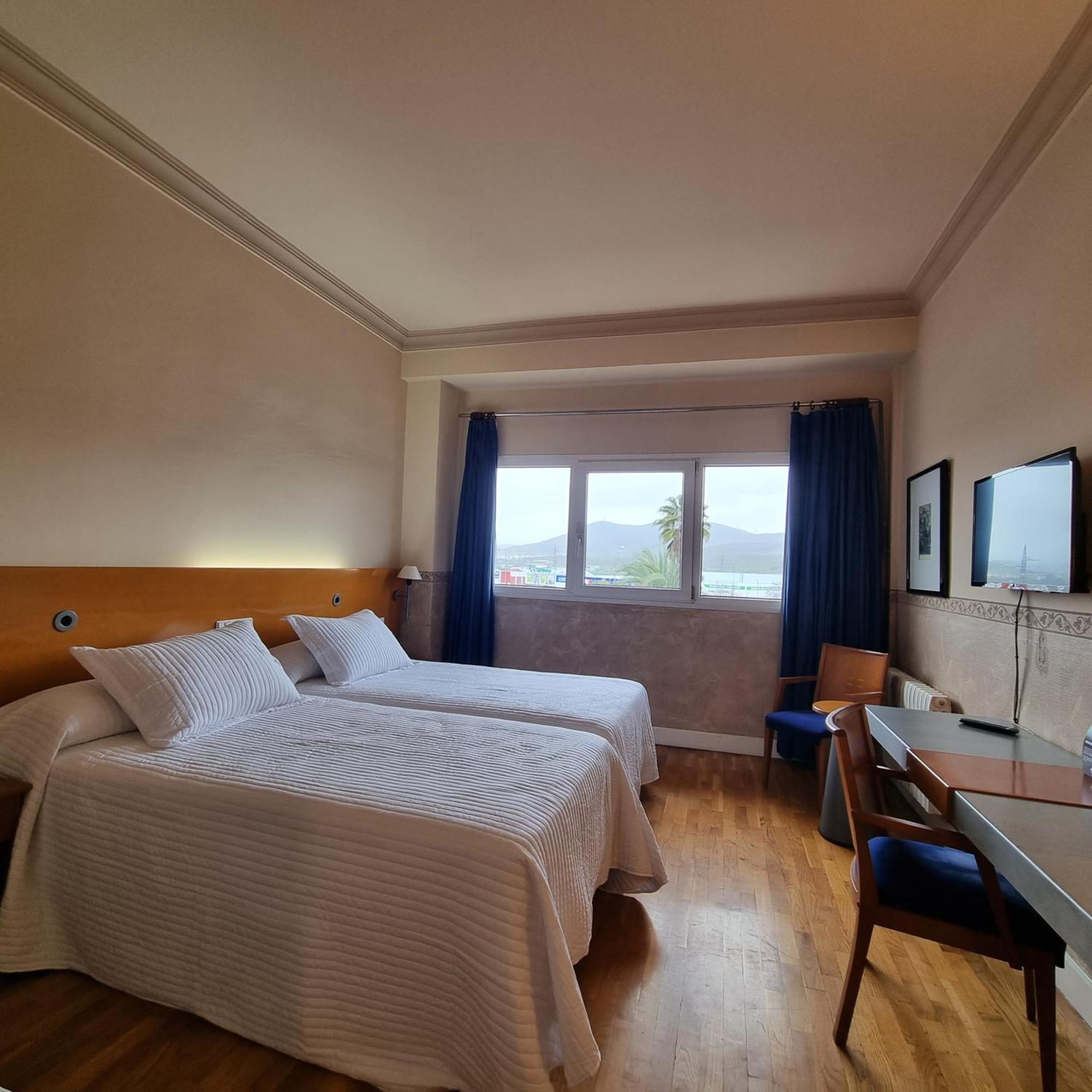 Hotel Azar Plasencia Exterior foto