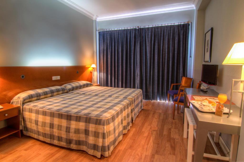 Hotel Azar Plasencia Zimmer foto