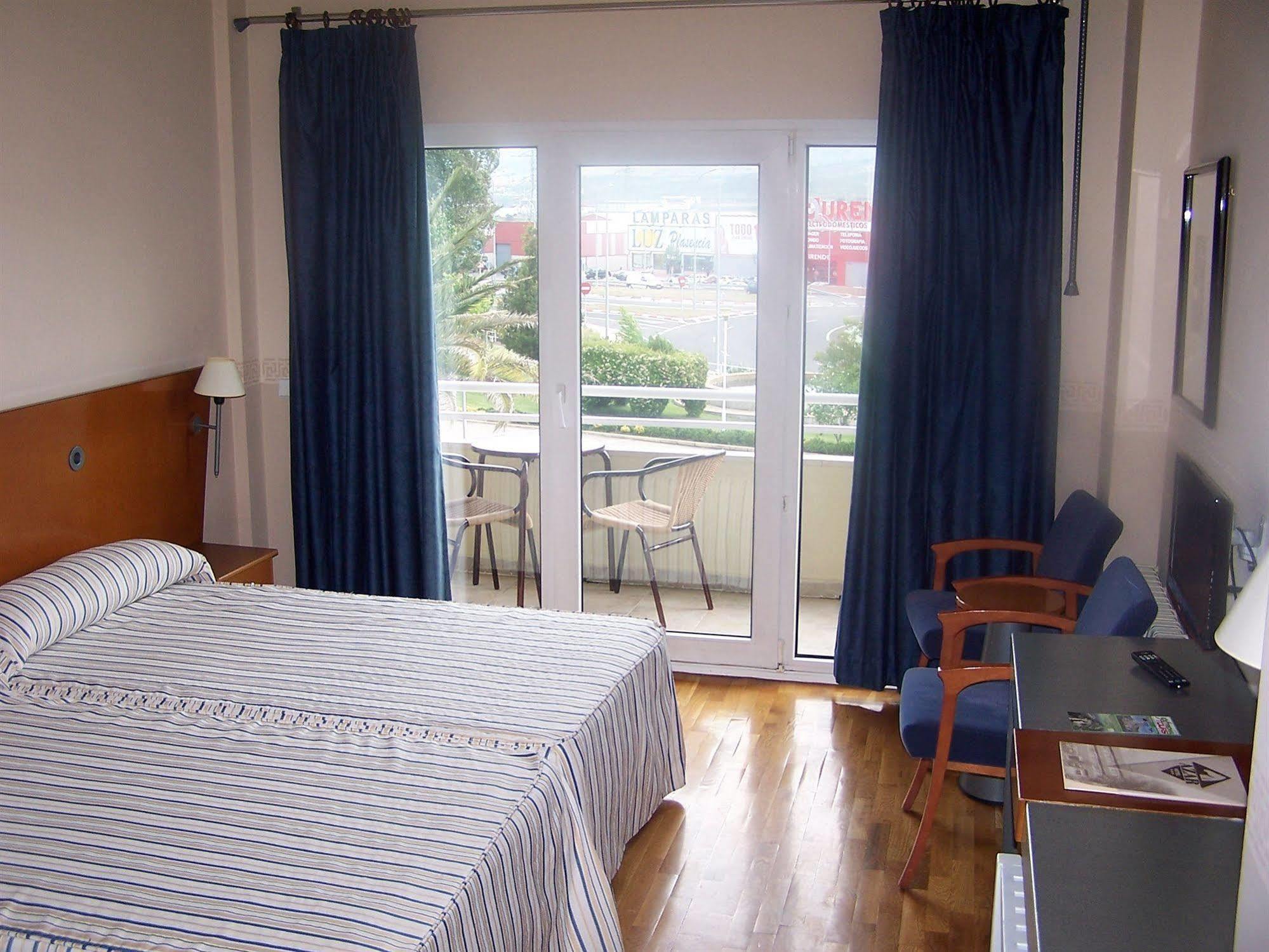 Hotel Azar Plasencia Exterior foto