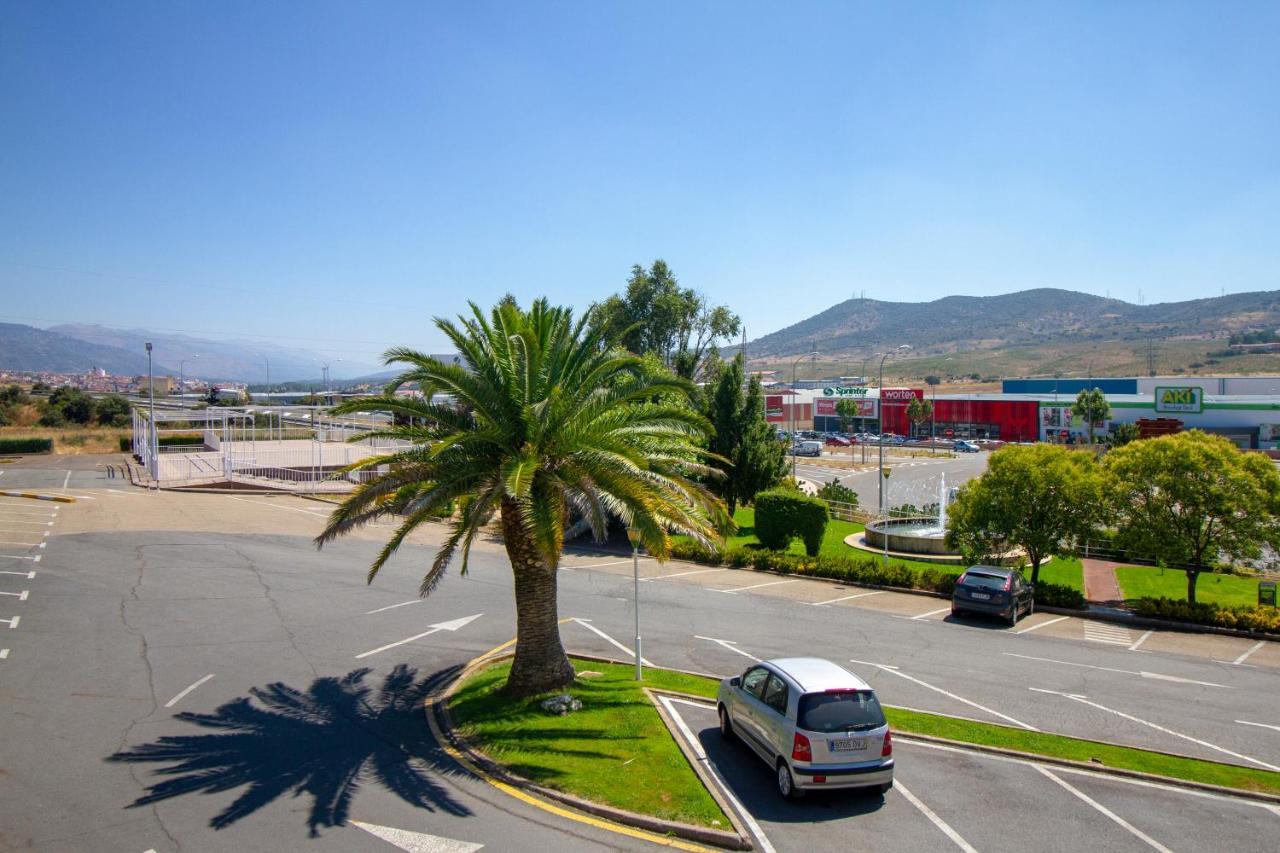 Hotel Azar Plasencia Exterior foto